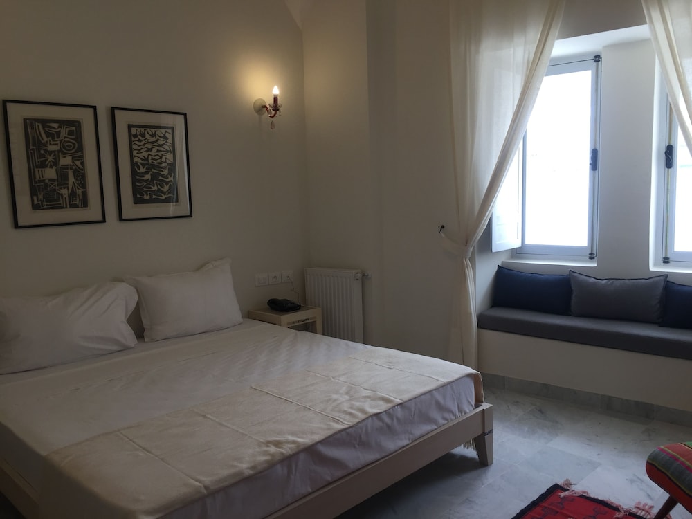 Suite, Ensuite photo 1