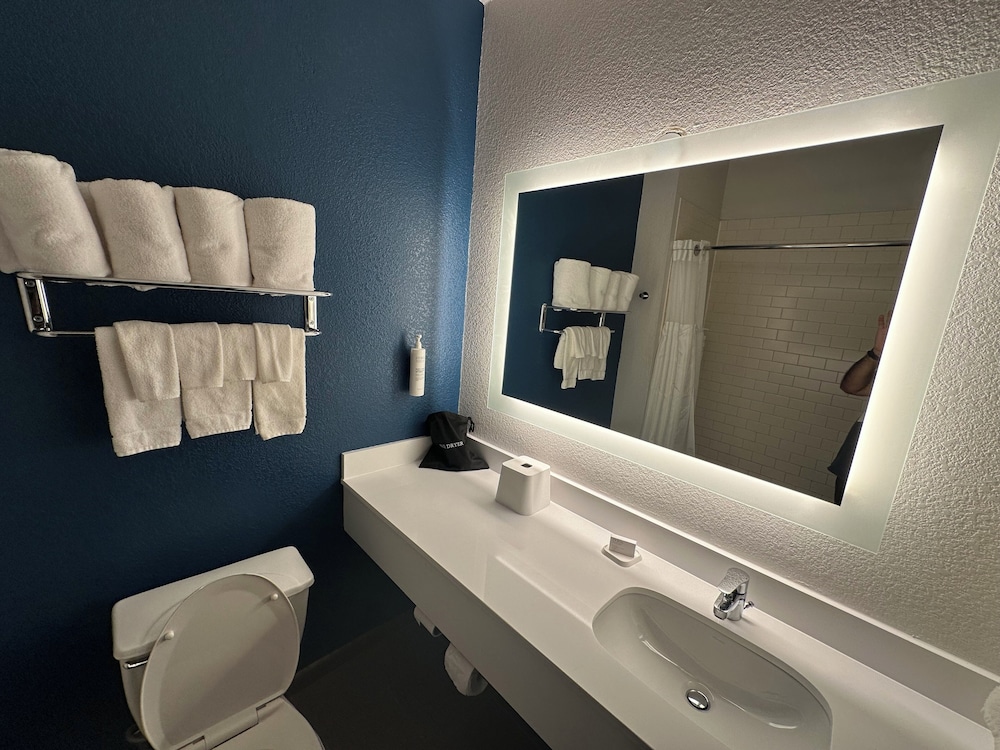 Room, 2 Queen Beds - Photo 5