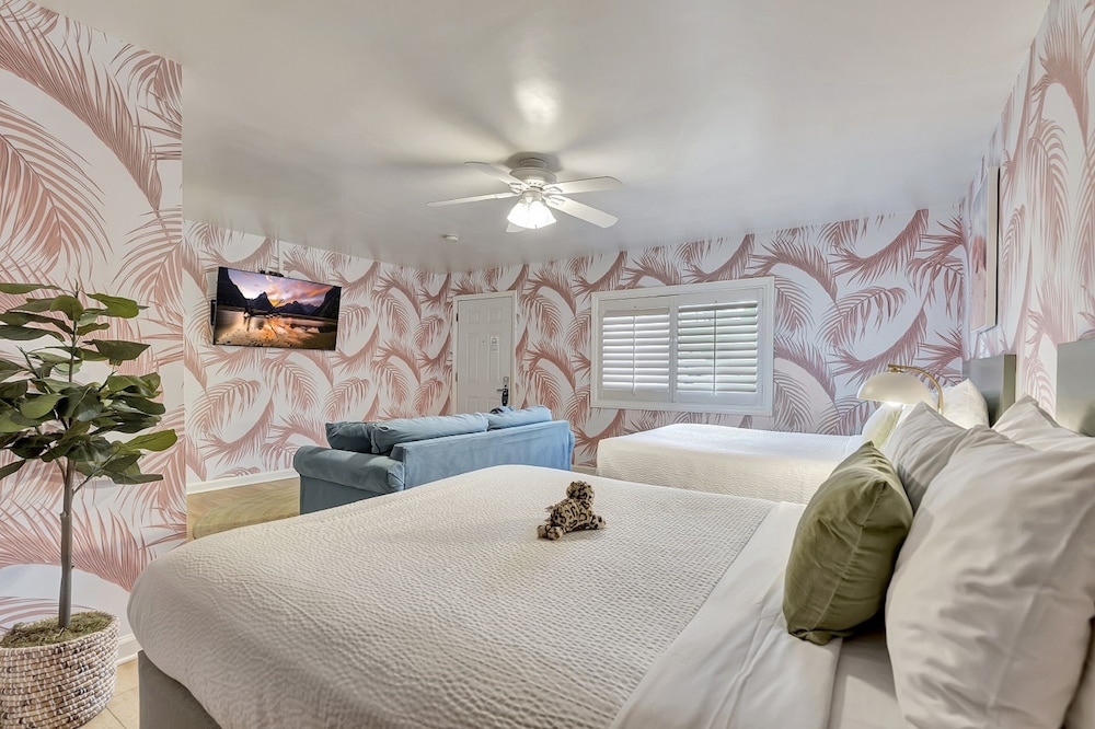 Family Room, Multiple Beds photo 3