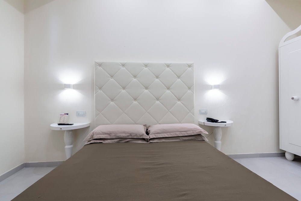 Economy Double Room - Photo 19