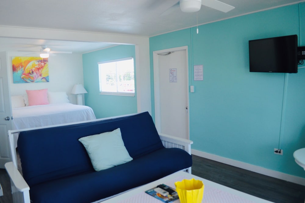 Oceanfront King Suite w/ Kitchen & Private Balcony - Photo 30