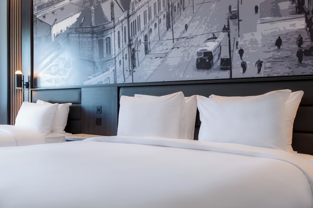 Grand Room, Multiple Beds - Photo 1