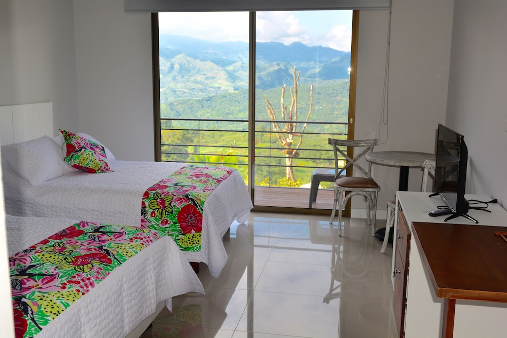 Standard Twin Room, 2 Double Beds (South Mountain View)