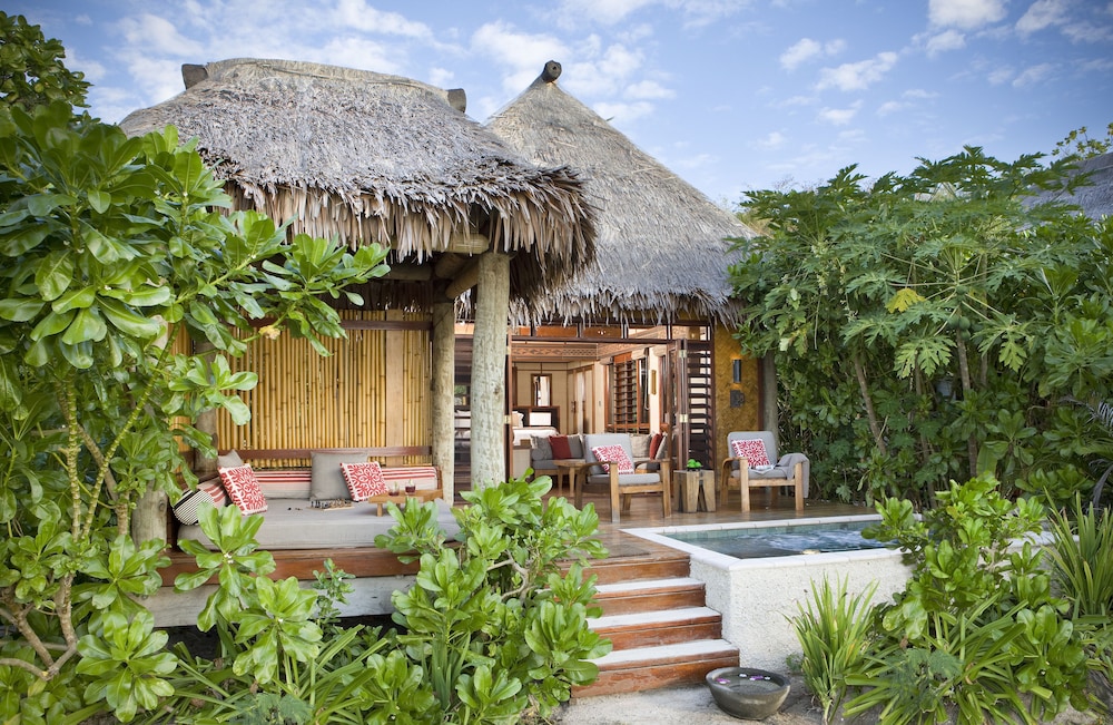 Deluxe Beachfront Bure