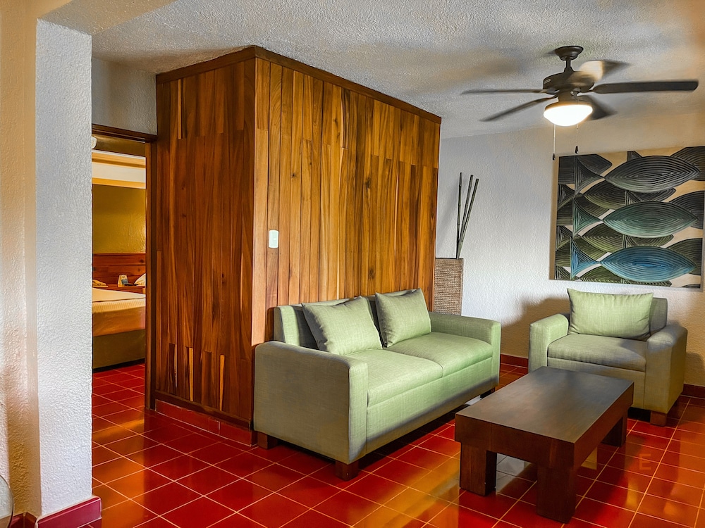 Suite, 2 Double Beds - Photo 5