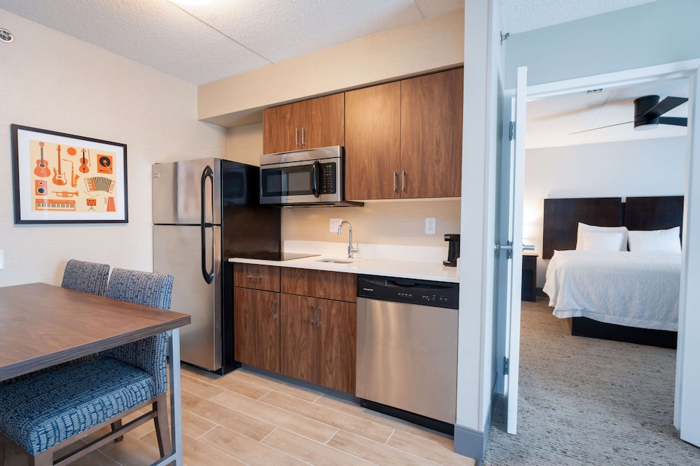 Suite, 1 King Bed, Accessible, Non Smoking - Photo 3