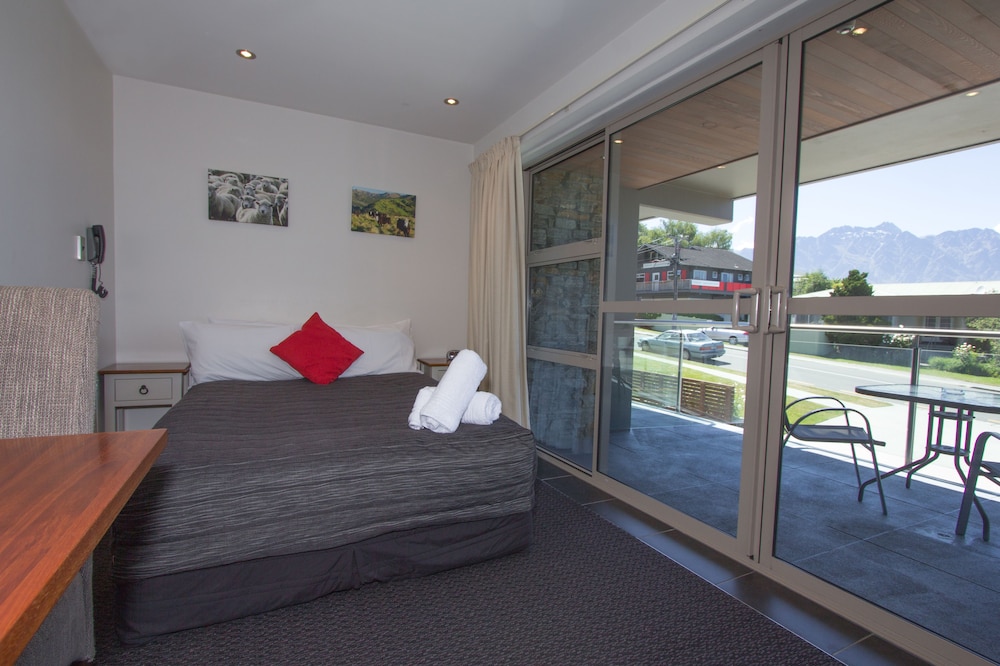 Apartment, 1 Bedroom, Mountain View (4 Adults) photo 3