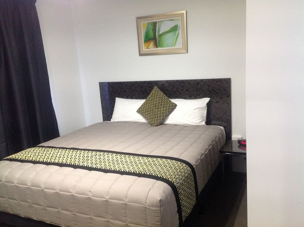 Deluxe family suite photo 2