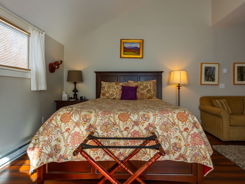 Superior Suite, Private Bathroom (Tanglewood - Pets Allowed) photo 2