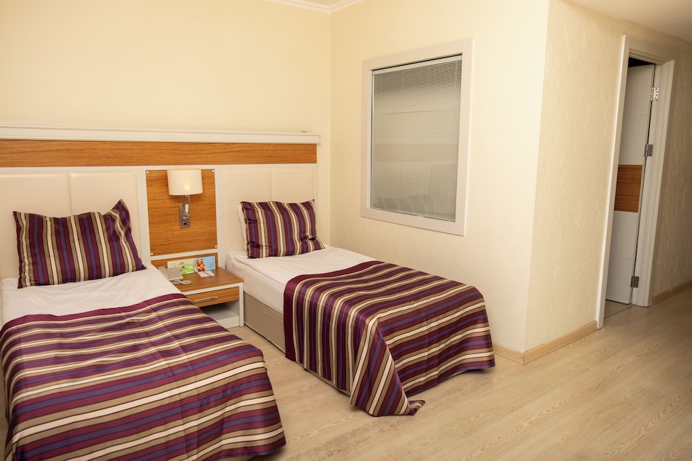 Family Room, 1 Bedroom (Partial Sea View and Second Bedroom) photo 3