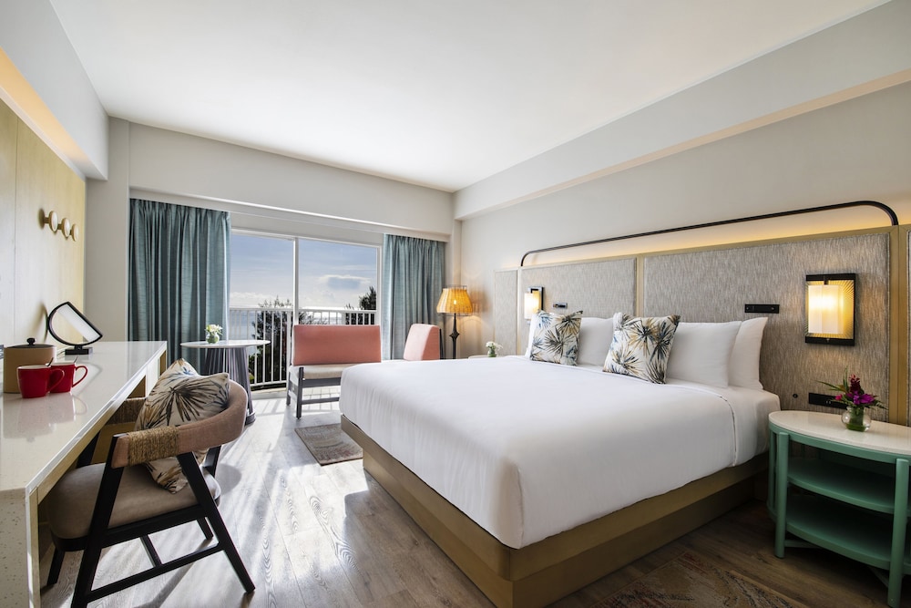 Standard Room, 1 King Bed, Ocean View