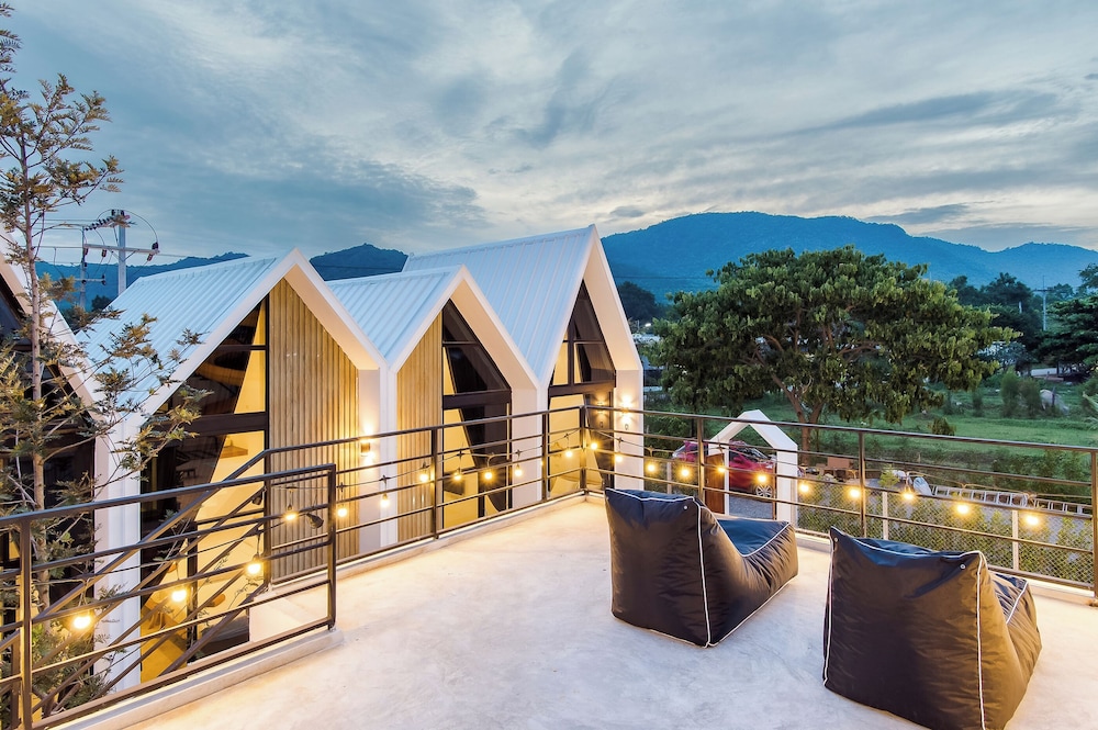 Eight-Bedroom Villa - Photo 2