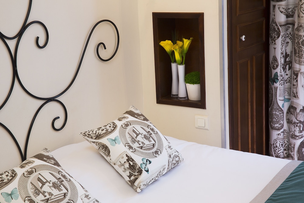 Double Room thumbnail 6