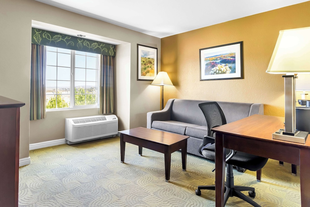 Suite, 1 Queen Bed, Non Smoking, Refrigerator & Microwave (with Sofabed)