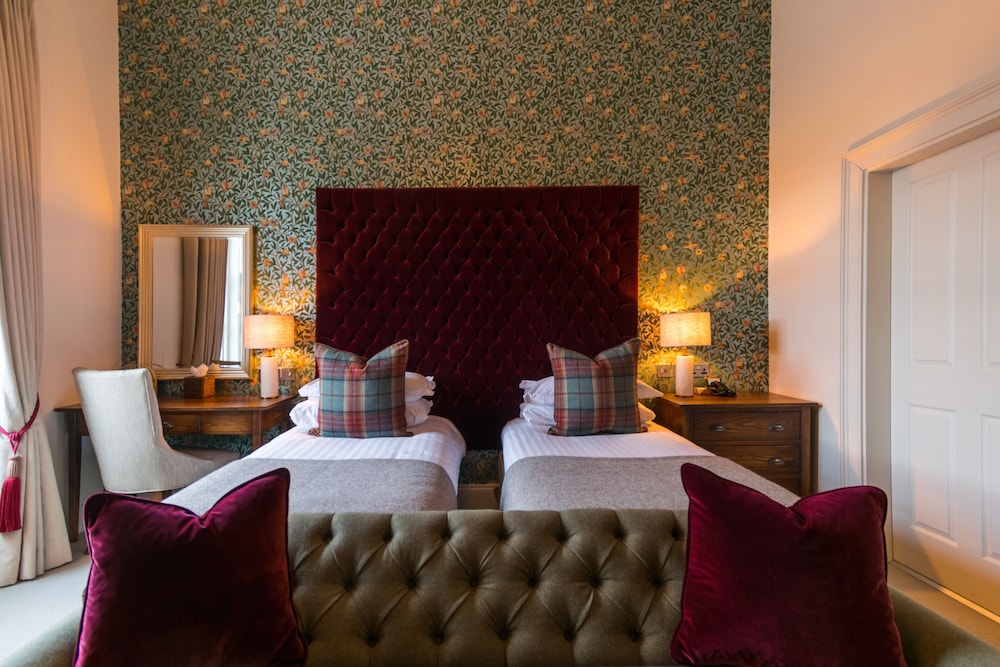 The House Executive Room (located at 5 Hampton Terrace)