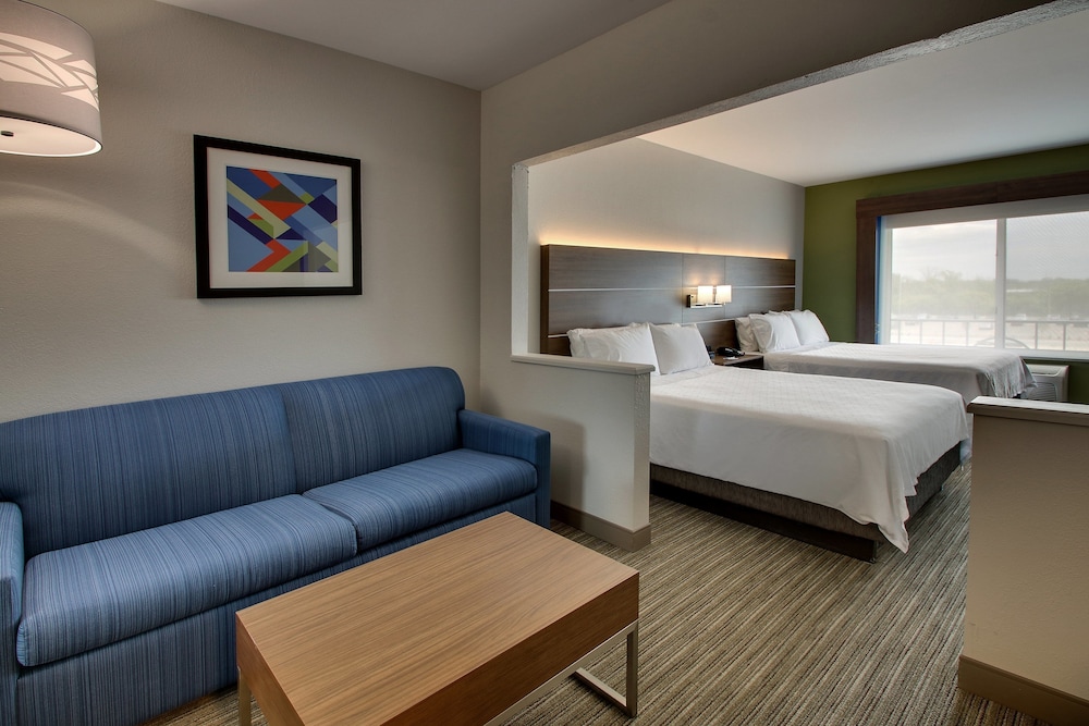 Suite, 2 Queen Beds - Photo 4