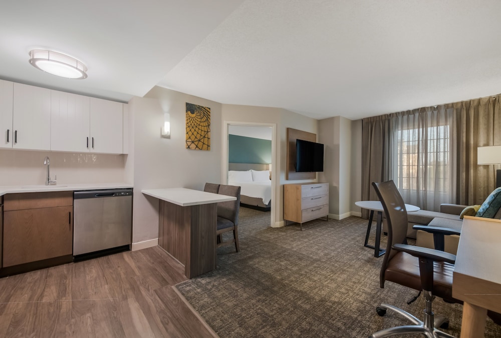 Suite, 1 Bedroom, Kitchen - Photo 4