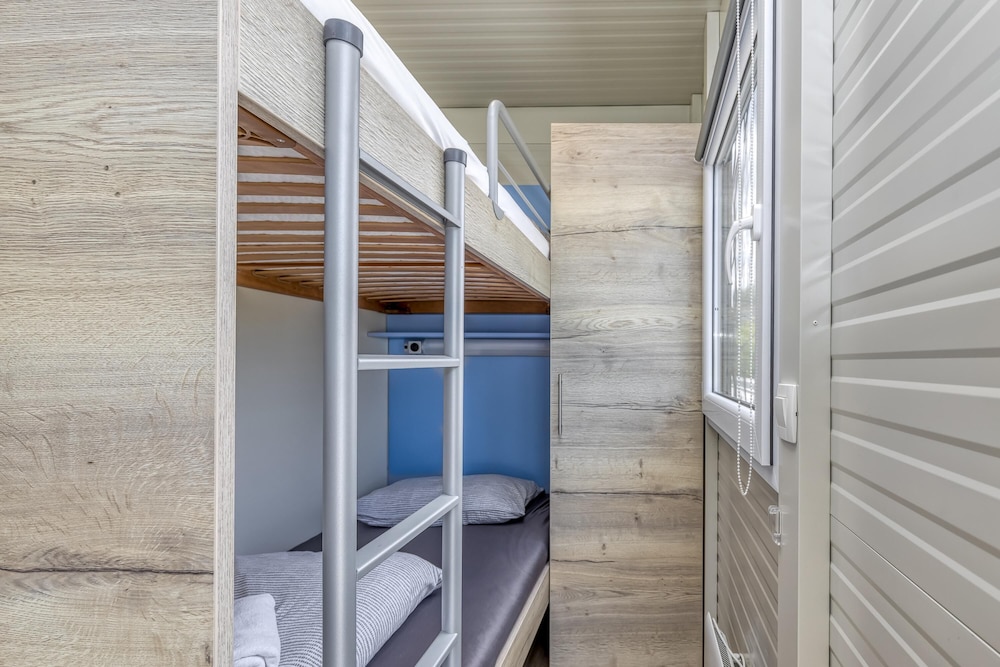 Family Mobile Home, Multiple Bedrooms, Mountainside (Rooftop Home With Whirlpool & Sauna)