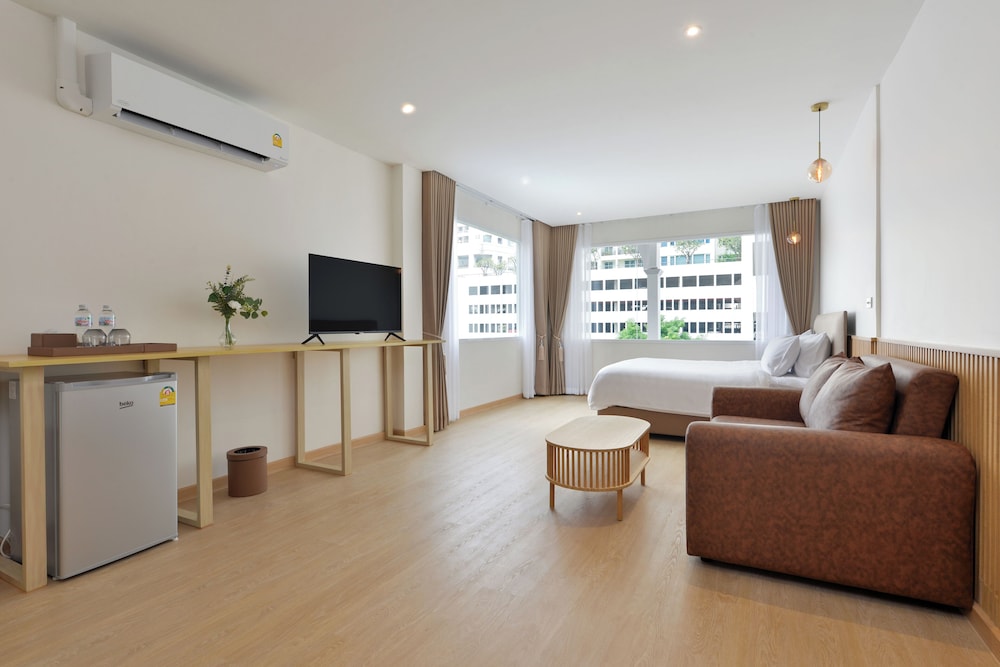 Superior Double Room, 1 King Bed, Non Smoking, City View photo 1
