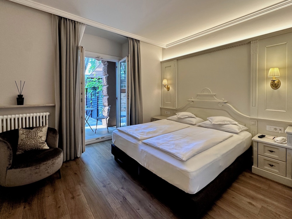Deluxe Room, Pool Access, Ground Floor