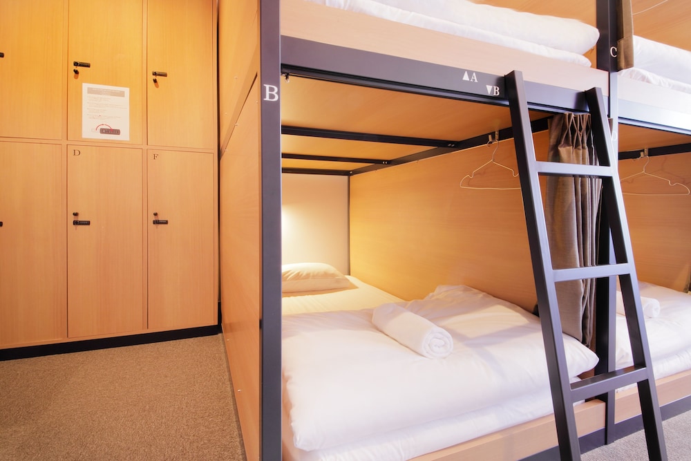 Bunk Bed in 6-Bed Mixed Dormitory Room photo 2