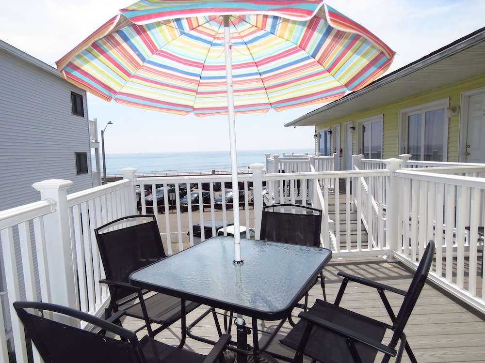 Premier Room, 1 King Bed, Balcony, Ocean View photo 3