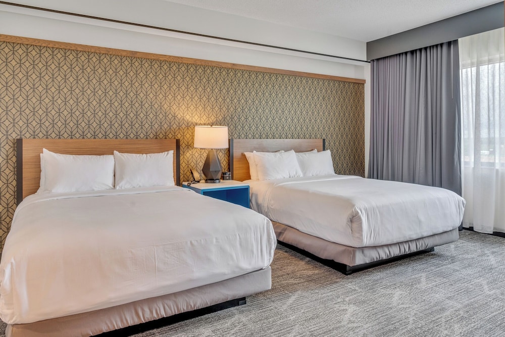Grand Suite, 2 Queen Beds, Non Smoking photo 3