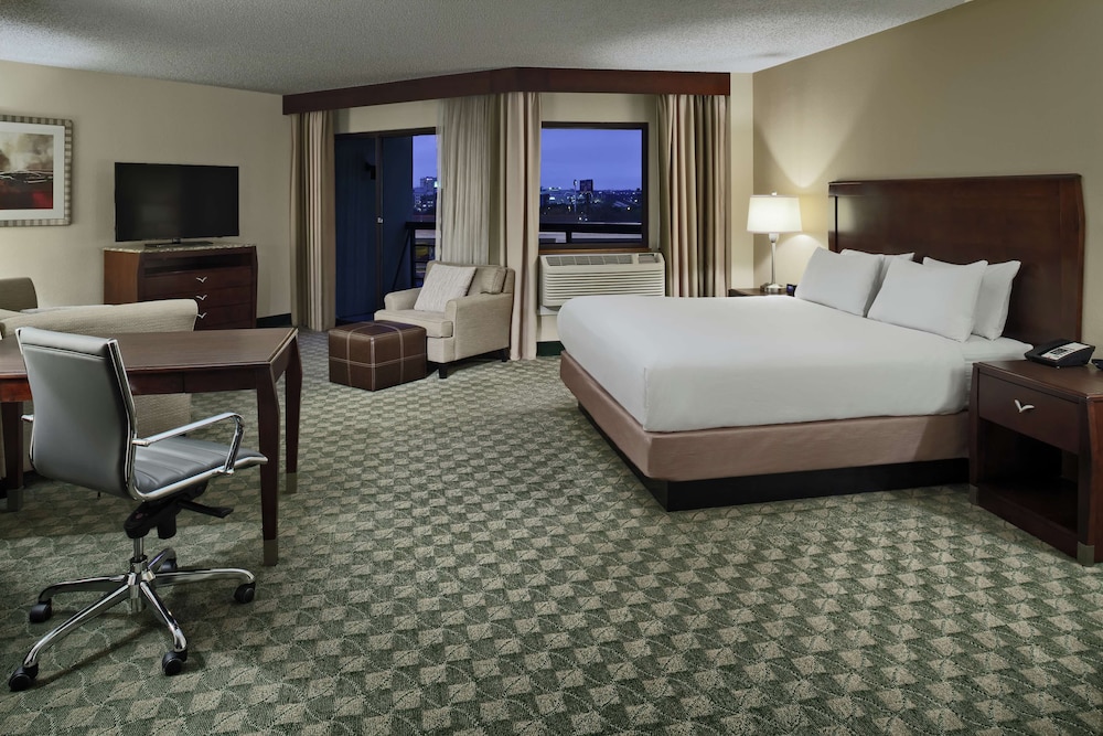 Junior Suite, 1 King Bed, Non Smoking, Balcony - Photo 1