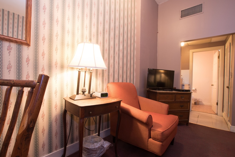 Standard Room, 2 Queen Beds, photo 7