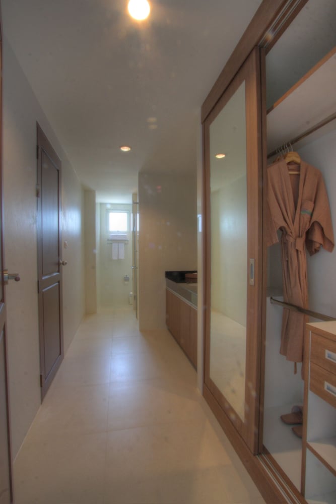 2 Bedroom Jacuzzi Suite photo 2
