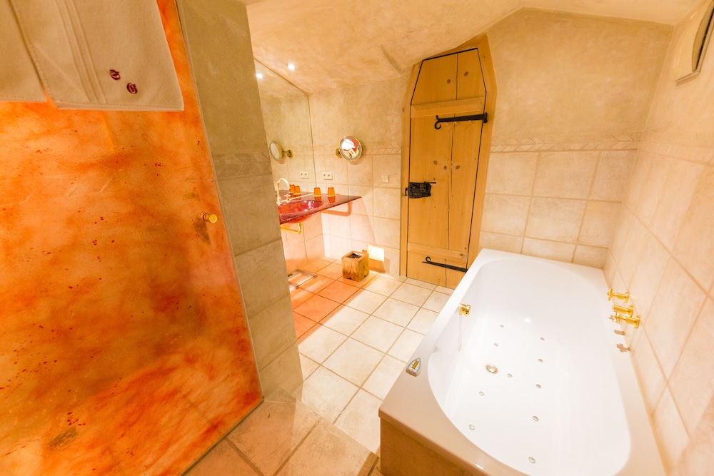 Deluxe Double Room - Photo 8