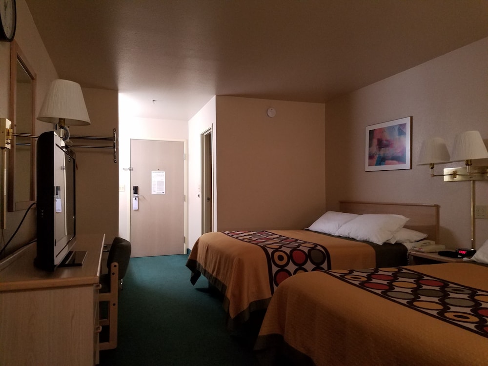 Deluxe Room, 2 Queen Beds, Non Smoking photo 1