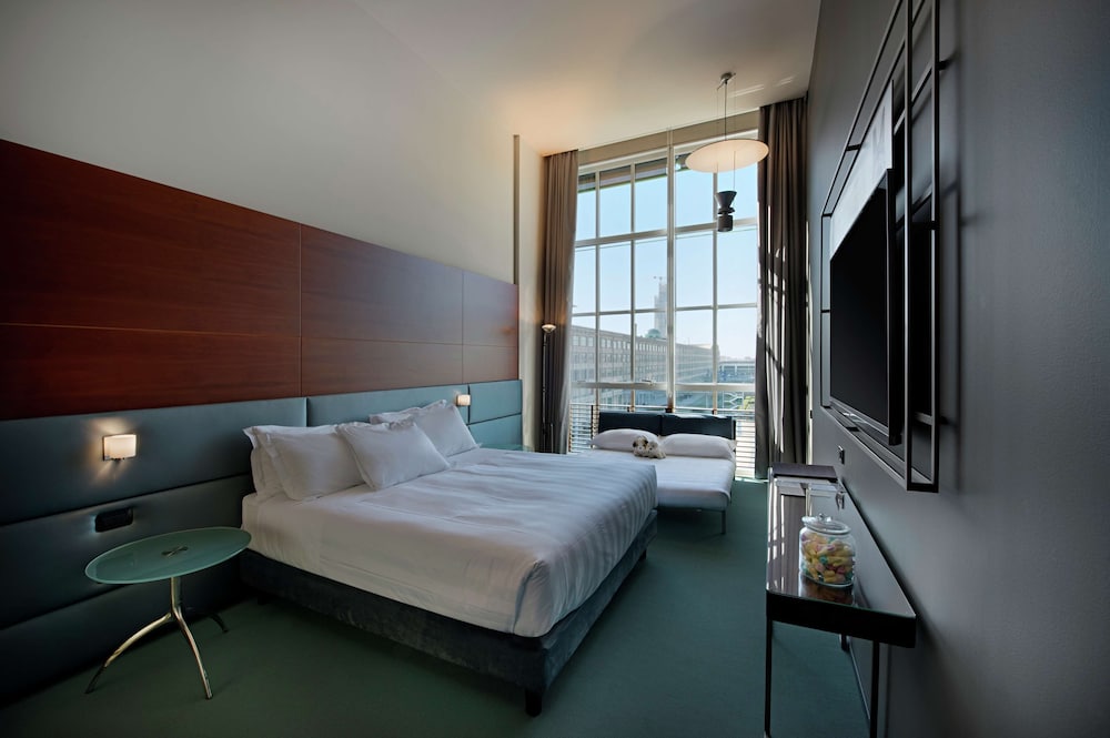 Room (Queen Guest Room with Sofa)