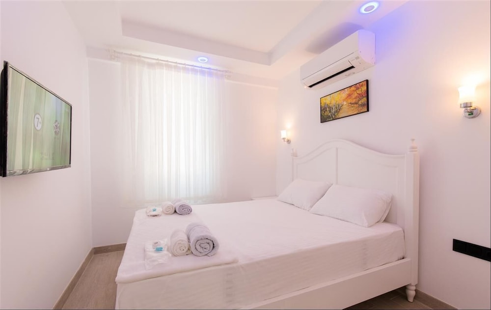 Standard Suite, 1 Double Bed with Sofa bed, Balcony, Sea View photo 3