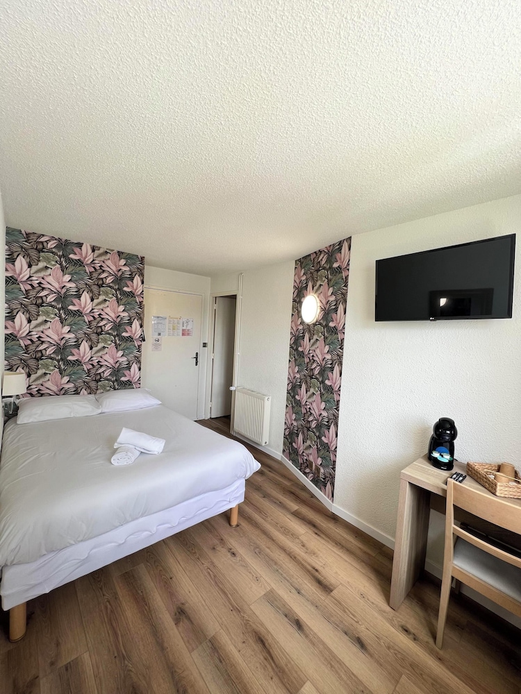 Standard Double Room (Small) photo 3