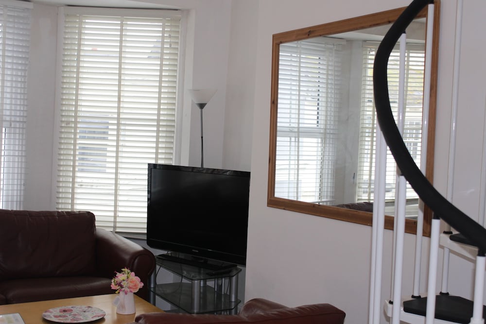 Family Penthouse, 4 Bedrooms, Partial Ocean View, Beachside photo 3