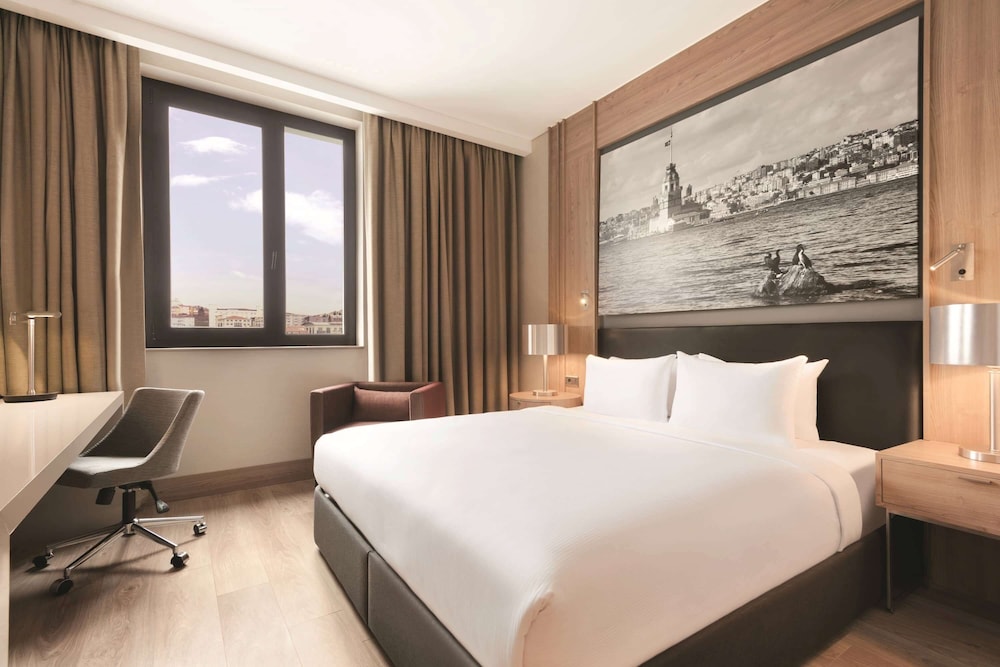 Classic Double or Twin Room, Multiple Beds, Non Smoking (TRYP, 1 Queen & 1 Twin Bed) photo 1