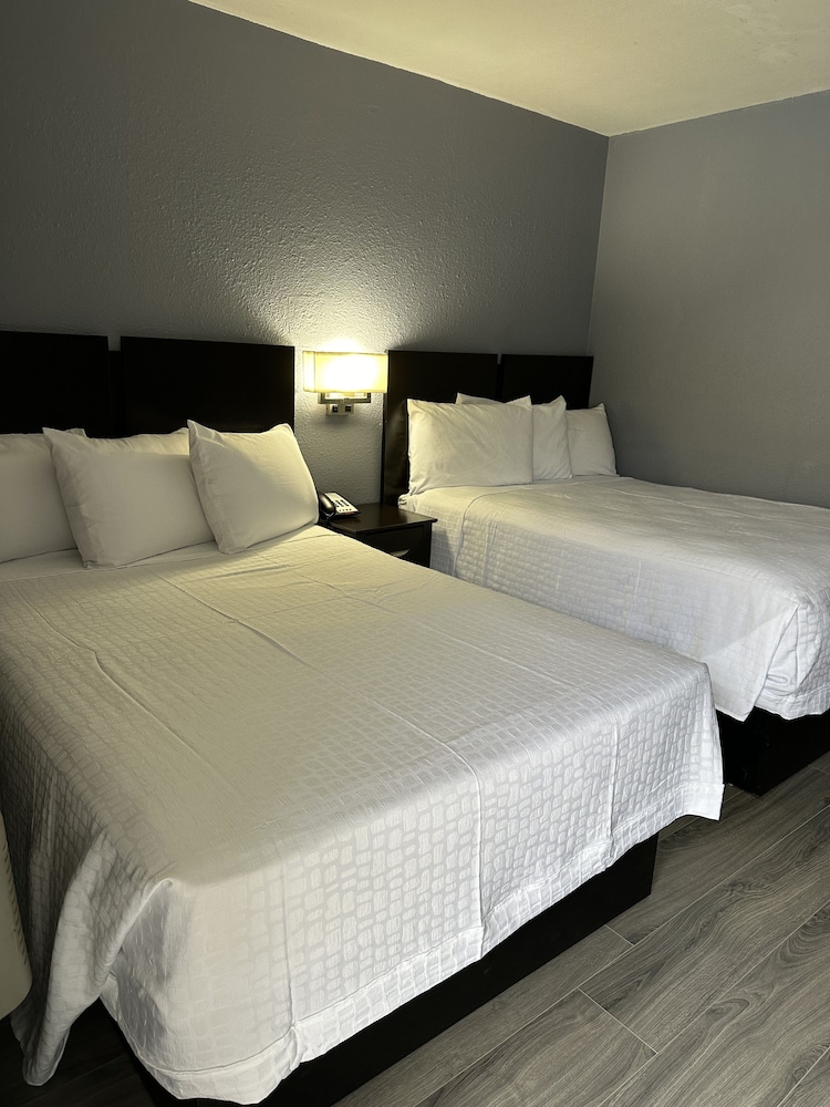Room, 2 Double Beds, Non Smoking (EFFICIENCY) - Photo 2