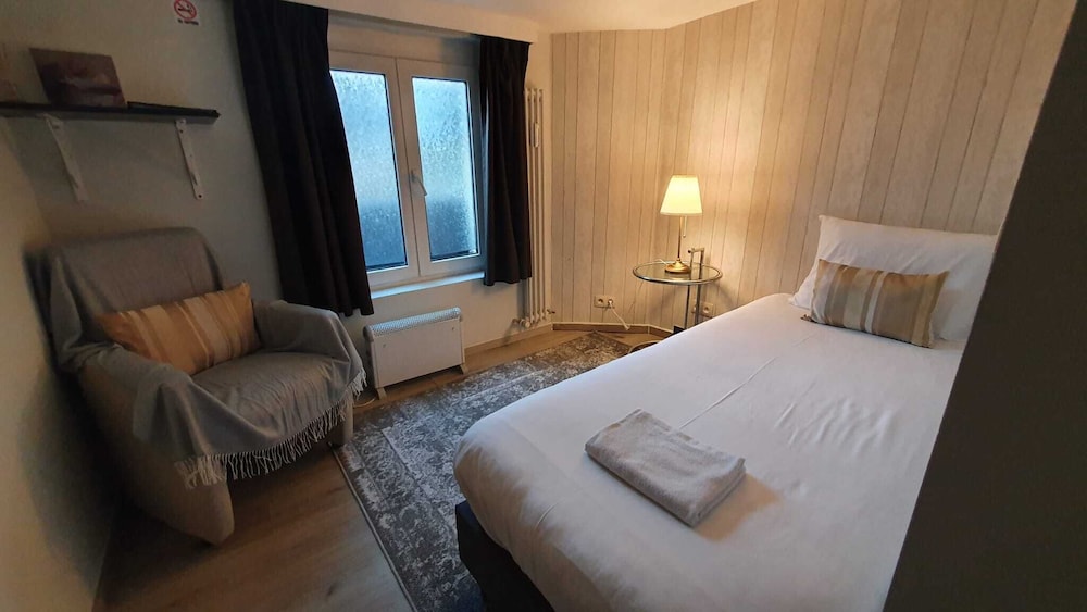 Basic Single Room (Entresol)