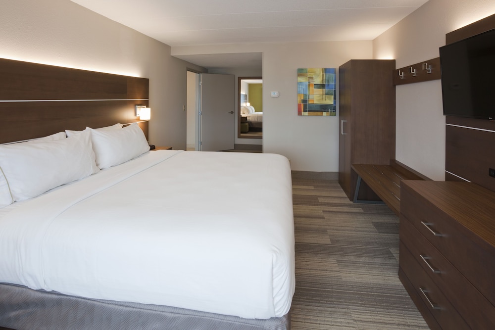 Suite, 1 King Bed with Sofa bed (Living Area) - Photo 1