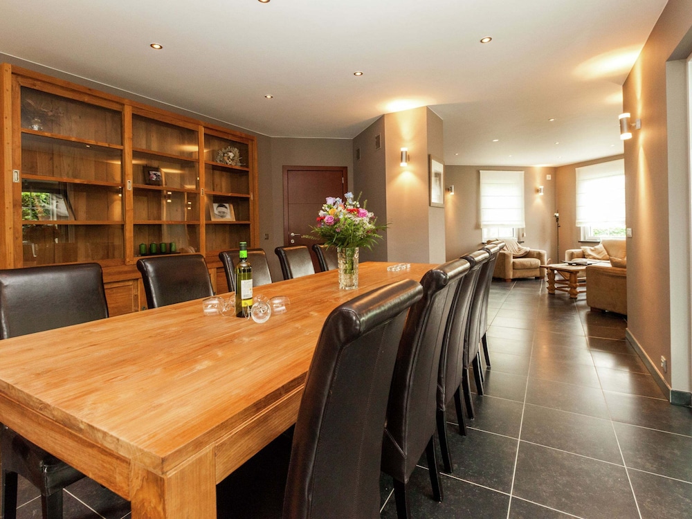 Villa photo 3