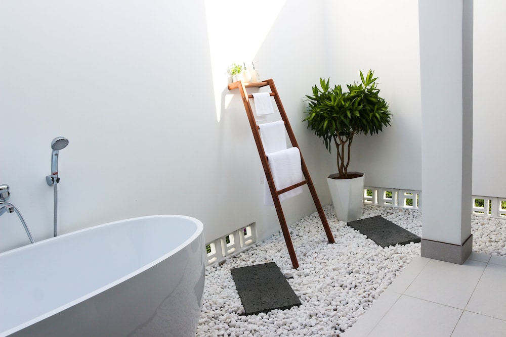 Deluxe Double Room, Bathtub, Garden View - Photo 6