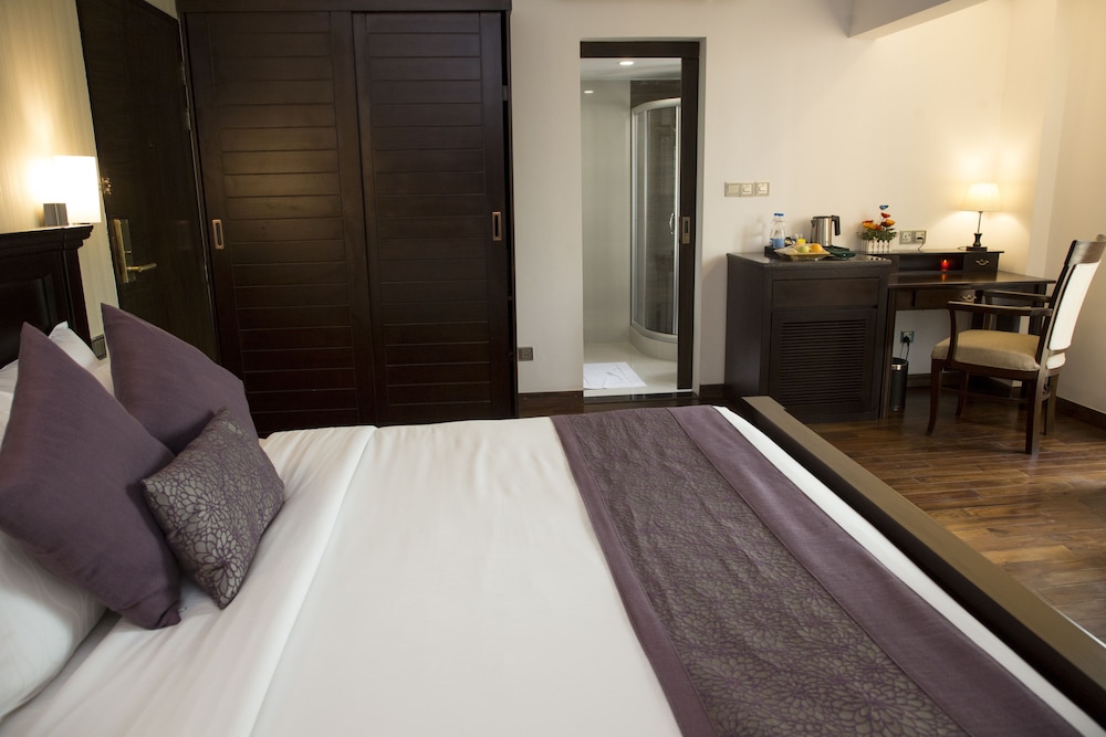 Executive Room - Photo 1