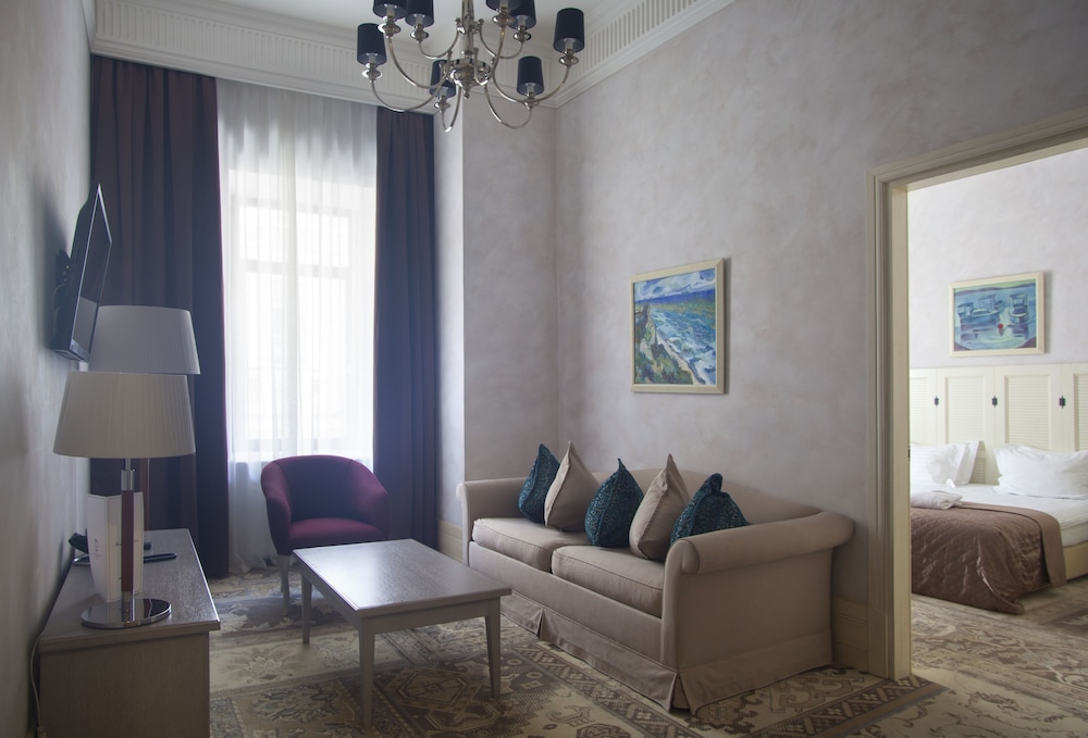 Luxury Suite photo 3