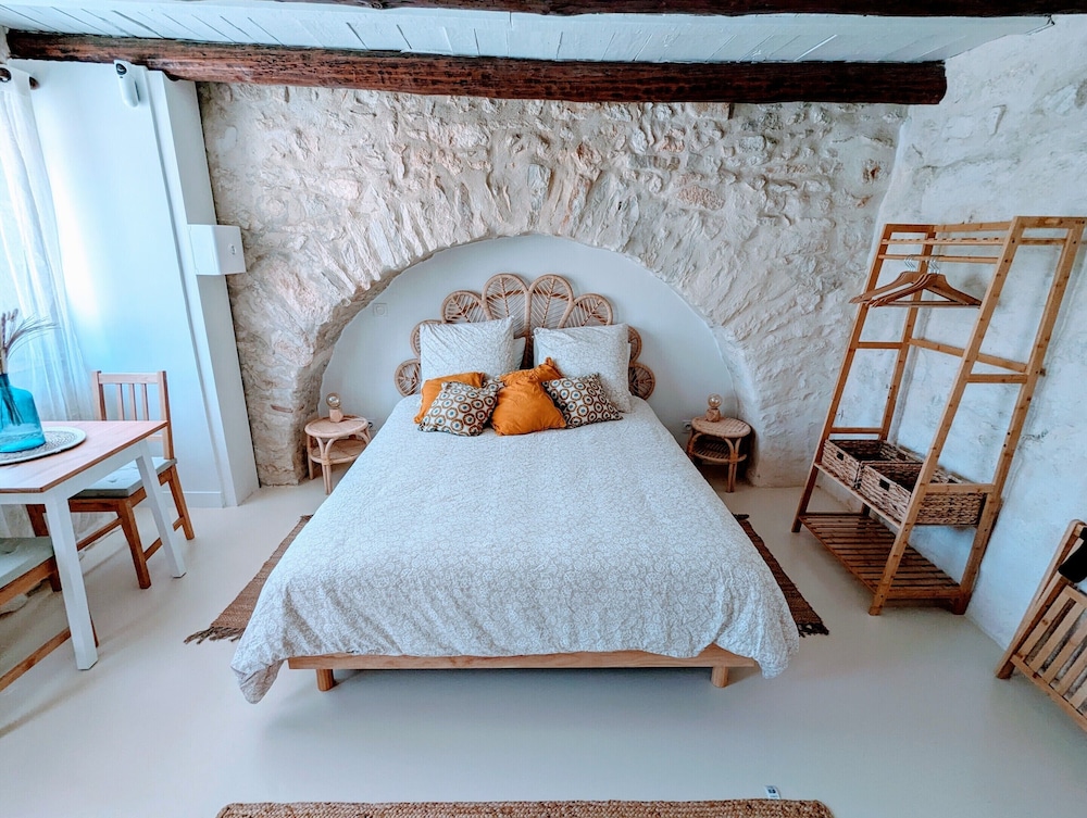 Classic Studio, Ensuite, Garden View photo 2