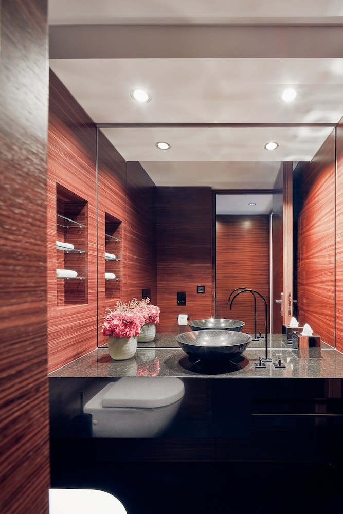 Suite 100, elegant, inspired by Rolling Stones, Butler, Spa Access (12 years+) - Photo 10