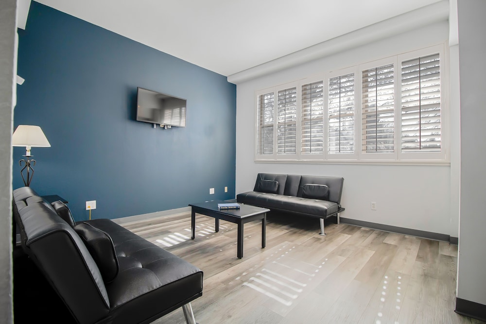Suite, 1 Bedroom (Queen) - Photo 4