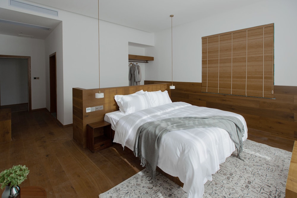 Deluxe Room, Hill View photo 3