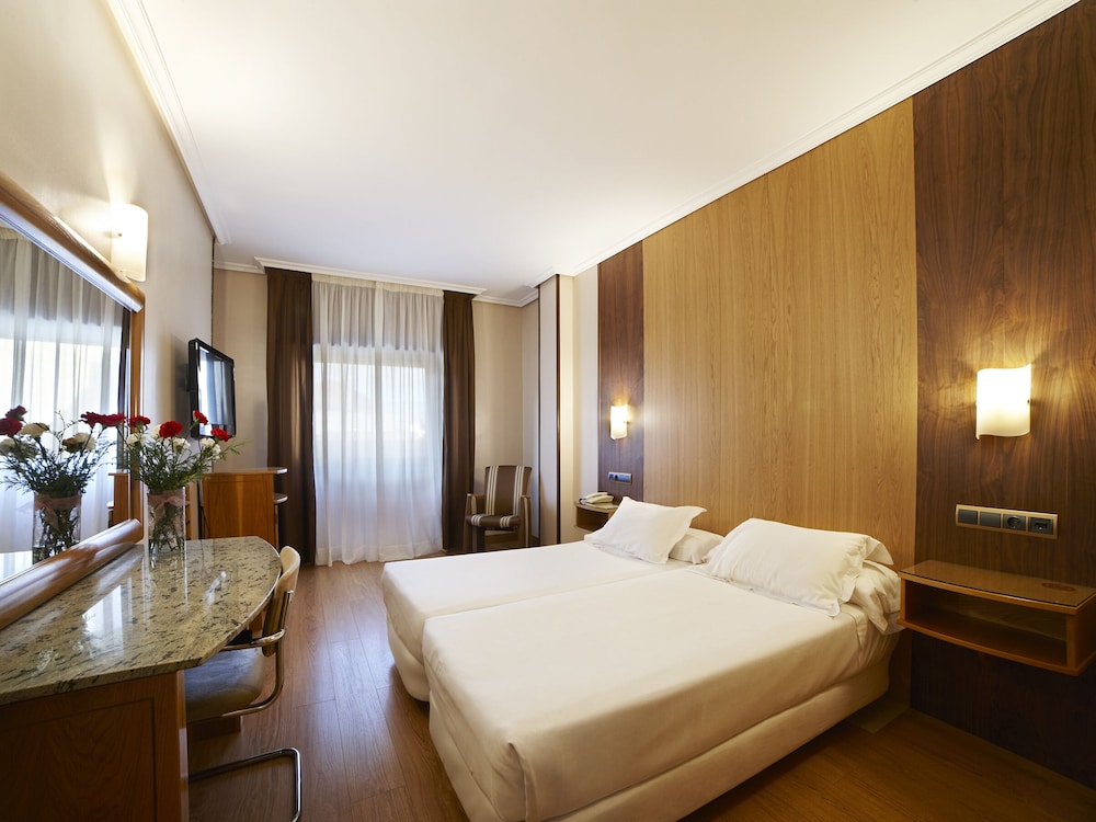 Double or Twin Room - Photo 2