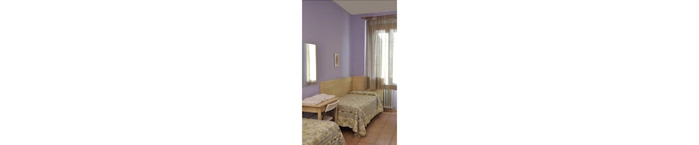 Economy Triple Room, Shared Bathroom photo 2